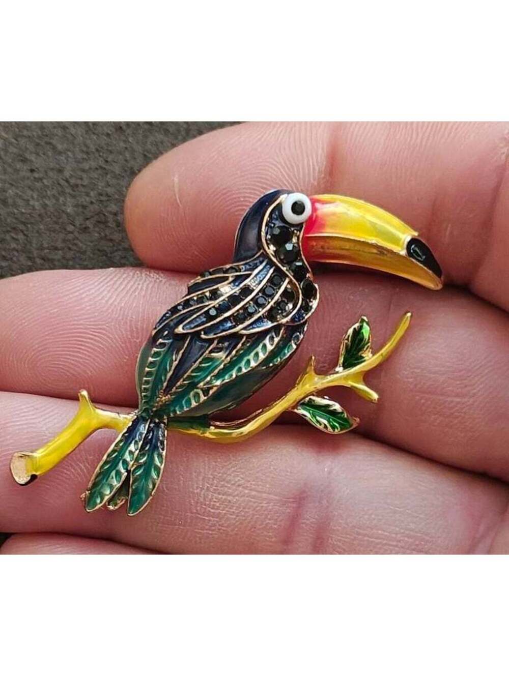 Vintage Style Gold Tone Enamel Toucan Bird Statement Brooch Pin